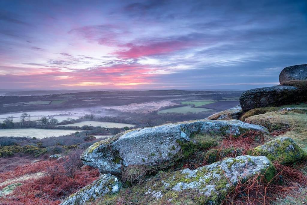 The Luxury Dartmoor Den, Dartmoor, Devon Apartment แอชเบอร์ตัน ภายนอก รูปภาพ